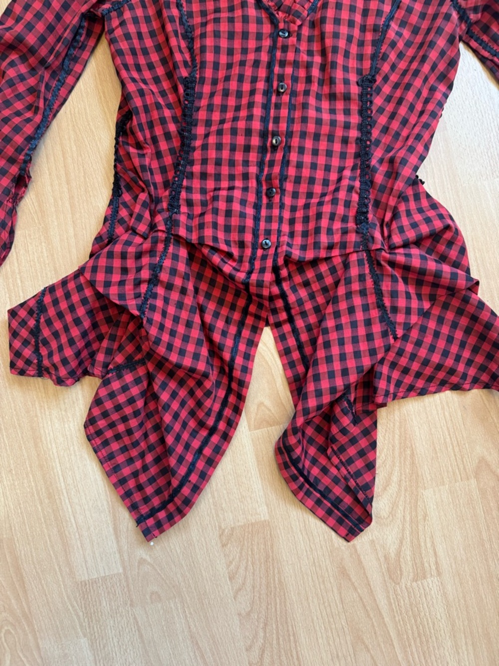 Mara Margo Victorian style handkerchief hem blouse - Picture 3 of 9
